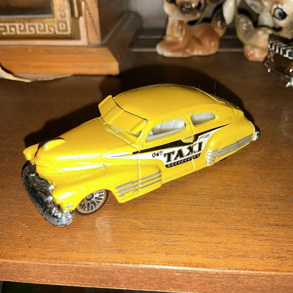 1947 47 Chevy Fleetline Sedan Lowrider Collectible 1/64 Scale Diecast Model